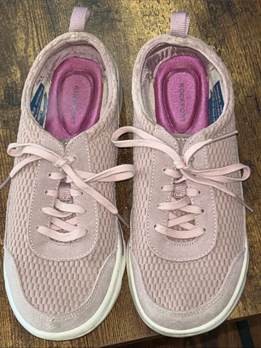 Rockport Women’s purple/ Pink Knit Lace-Up Sneakers size 7.5 like new condition